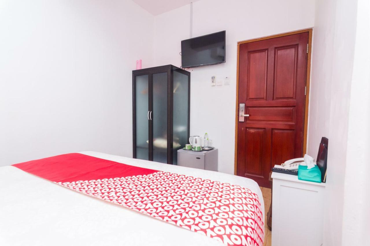 Vaccinated Staff - Oyo 1771 Zeke Hotel Batam Экстерьер фото