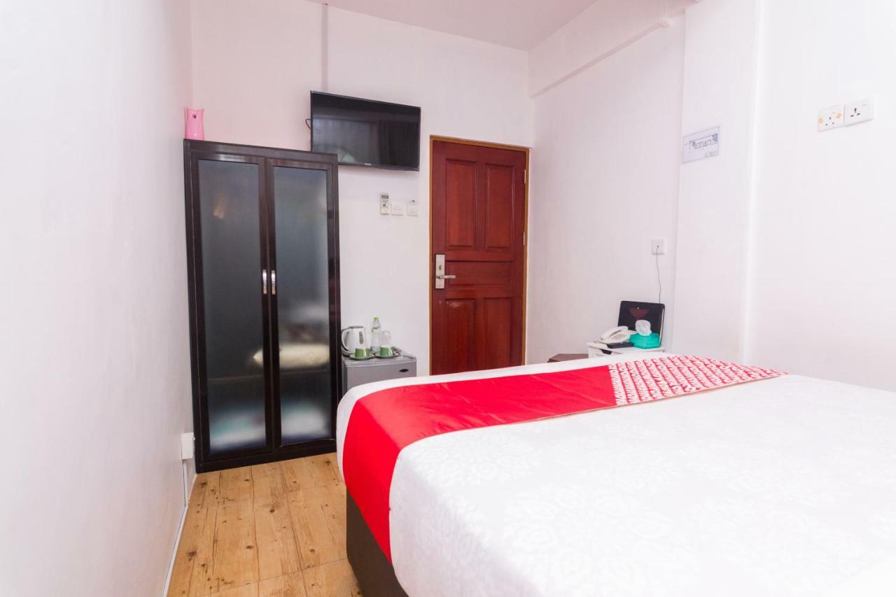 Vaccinated Staff - Oyo 1771 Zeke Hotel Batam Экстерьер фото