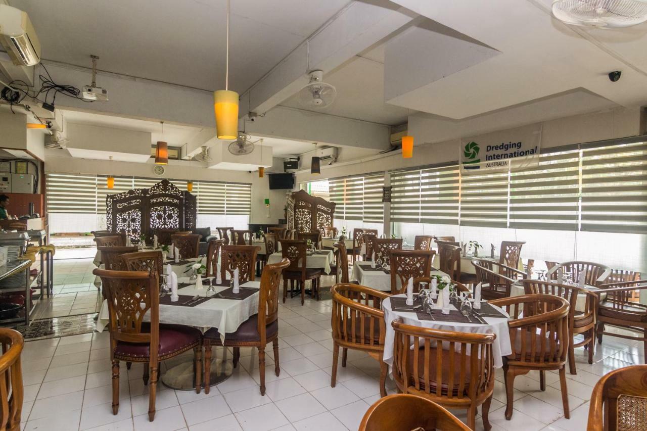 Vaccinated Staff - Oyo 1771 Zeke Hotel Batam Экстерьер фото