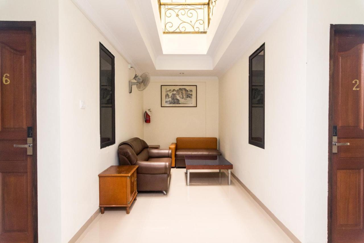 Vaccinated Staff - Oyo 1771 Zeke Hotel Batam Экстерьер фото
