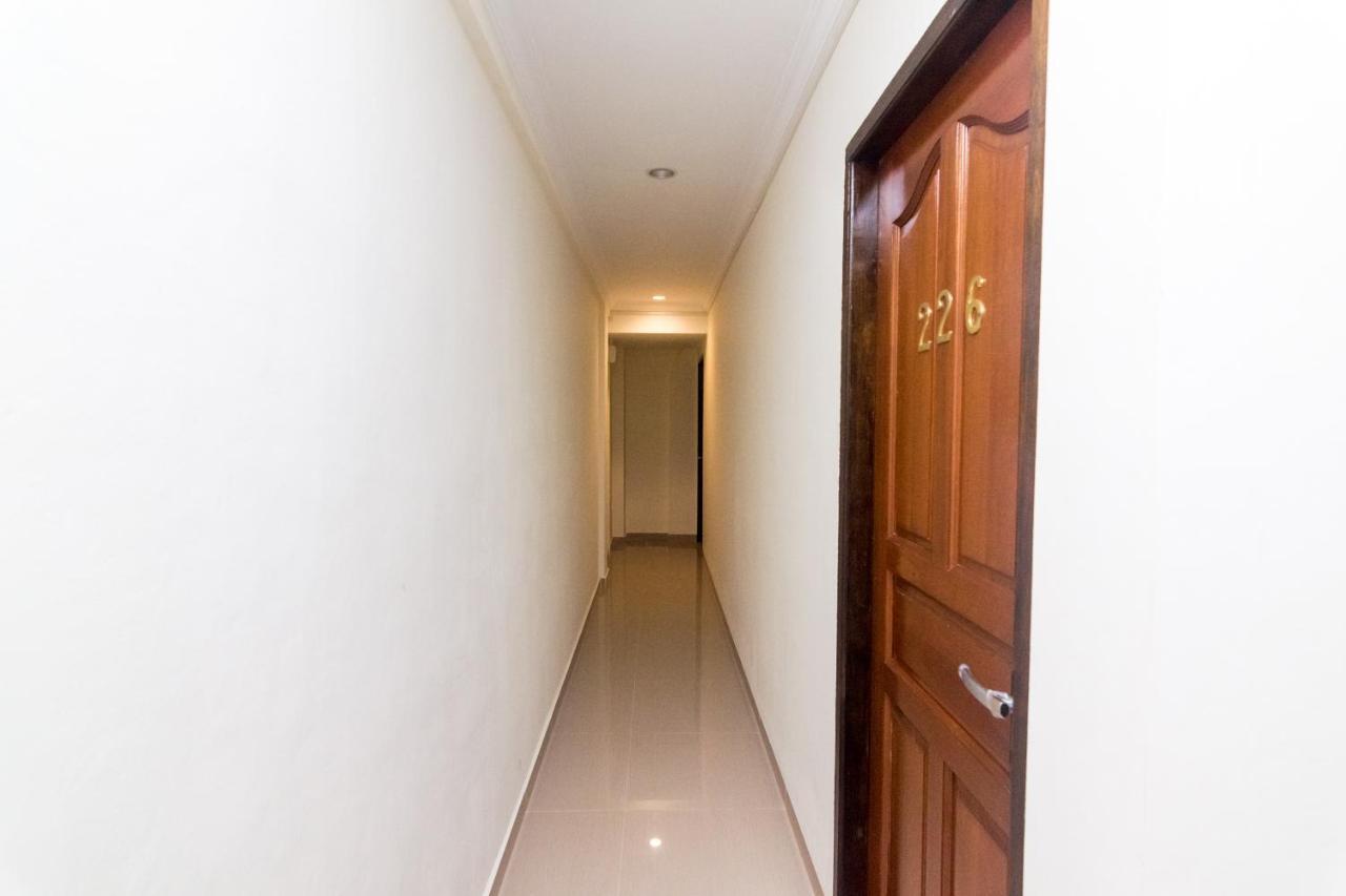 Vaccinated Staff - Oyo 1771 Zeke Hotel Batam Экстерьер фото