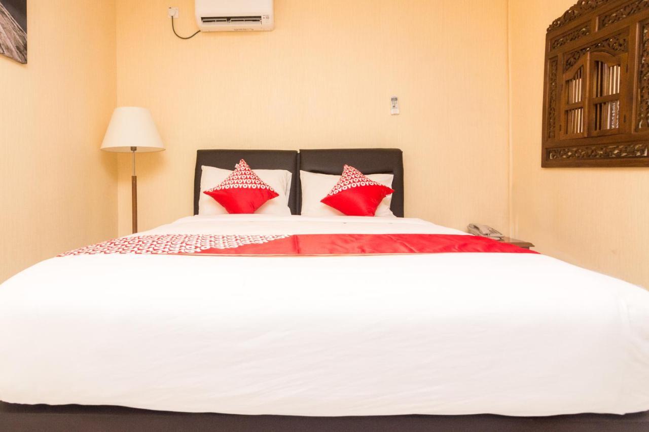 Vaccinated Staff - Oyo 1771 Zeke Hotel Batam Экстерьер фото