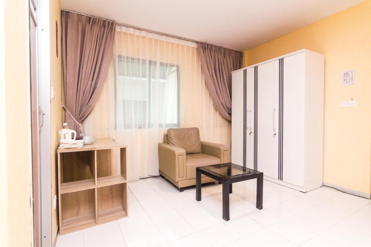 Vaccinated Staff - Oyo 1771 Zeke Hotel Batam Экстерьер фото